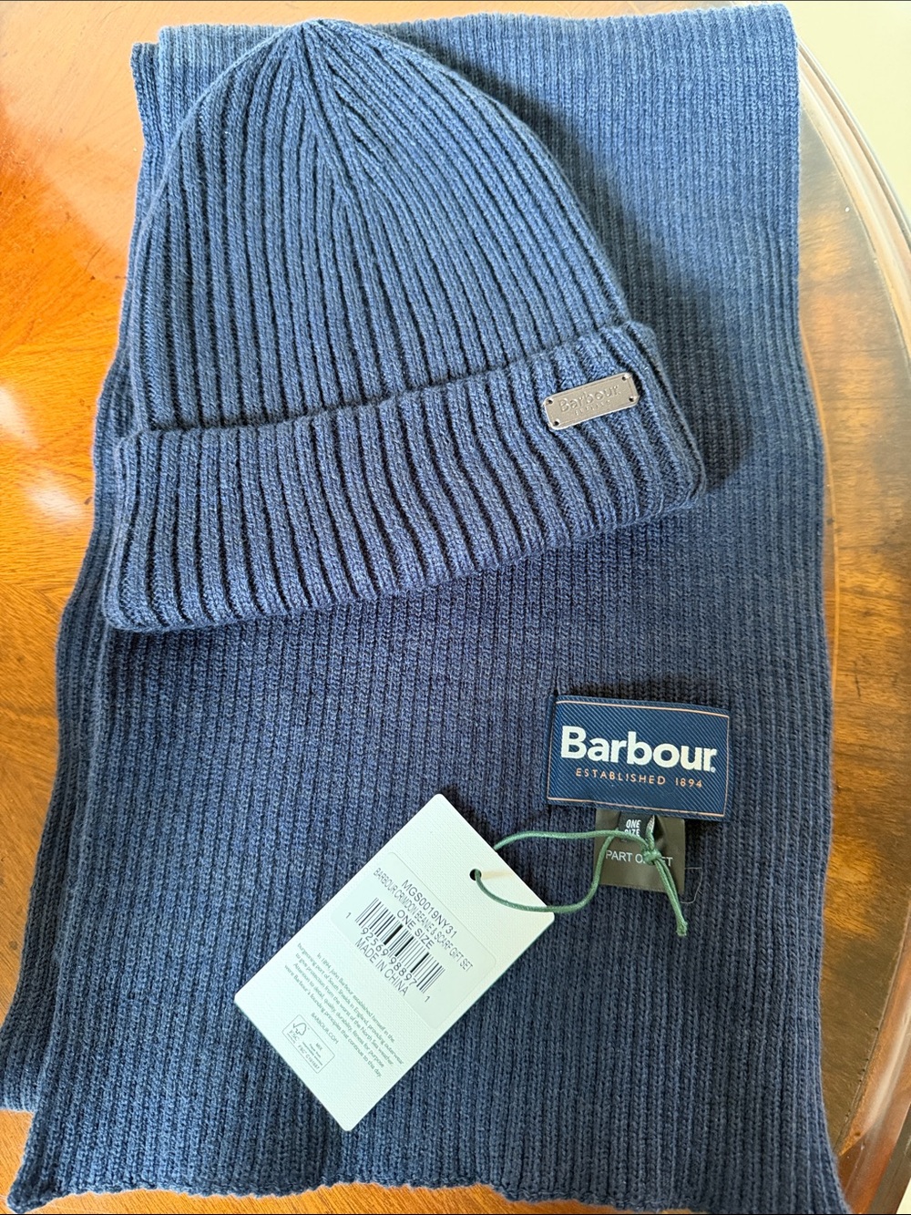Men’s Navy Barbour Beanie & Scarf NWT